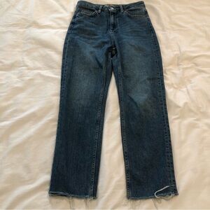 TOP SHOP MOTO medium wash cropped jeans. Size 26.